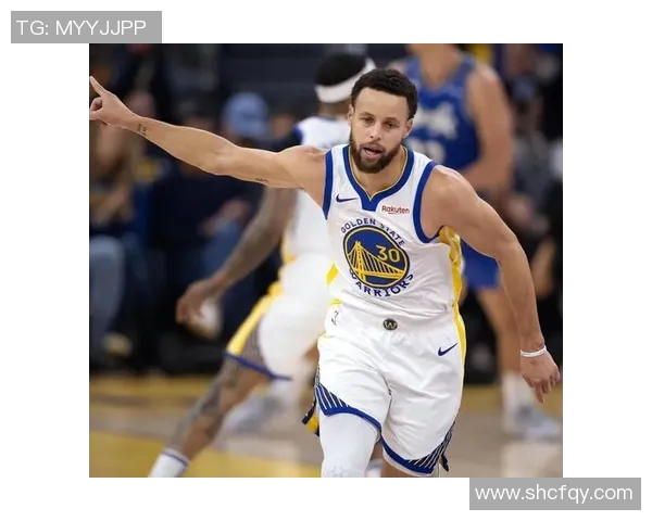 恩比德三次精准掩护助力库里空位三分，完美配合展现默契(恩比德一代和库里7)